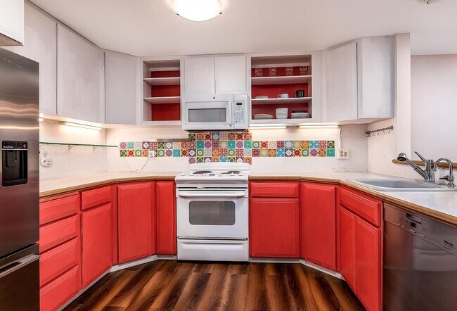 Building Photo - Cinnamon Ridge Condominiums - 2 bedrooms