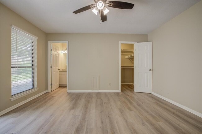Building Photo - 306 Corral Ln