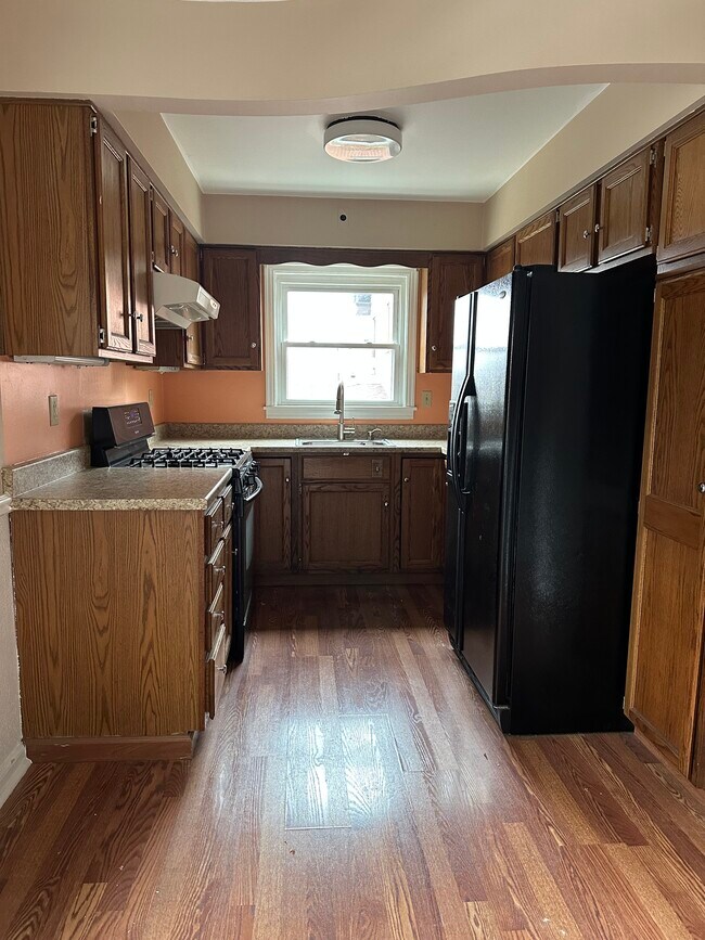 Kitchen - 129 Academy Ave