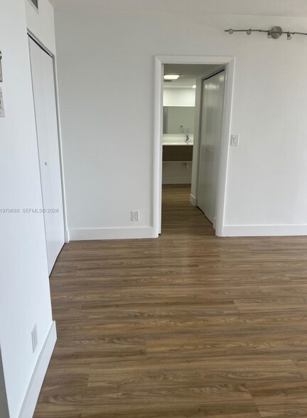 Building Photo - 20301 W Country Club Dr