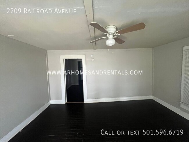 Building Photo - 2209 Railroad Ave