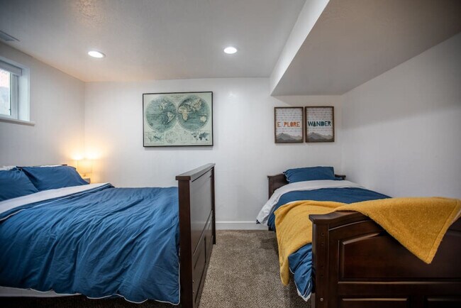 Building Photo - 9949 E Sego Lily Dr