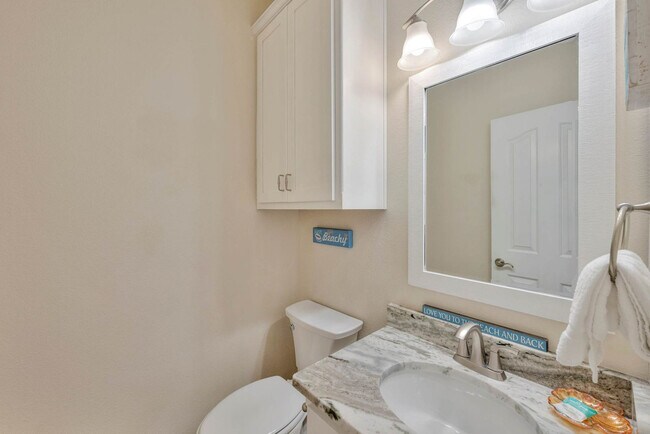 Building Photo - 660 Kara Dr