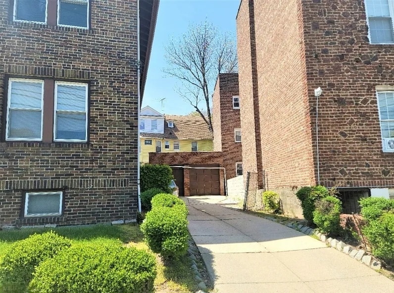 Building Photo - 5 Kenmore Ave