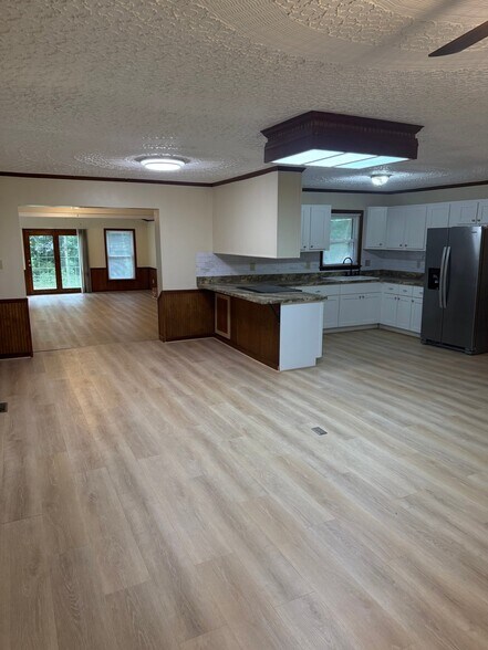 Building Photo - 1722 Maple Ln