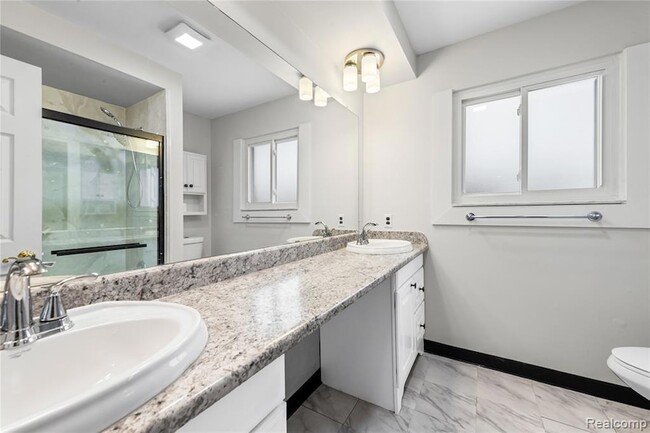 Building Photo - 39327 Timberlane Dr