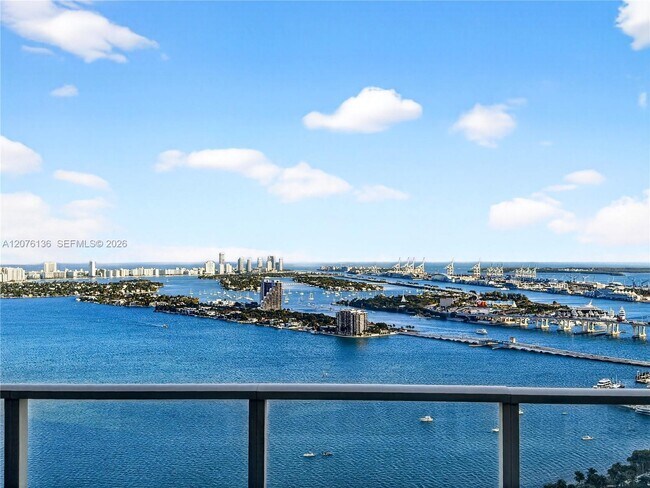 Building Photo - 2020 N Bayshore Dr