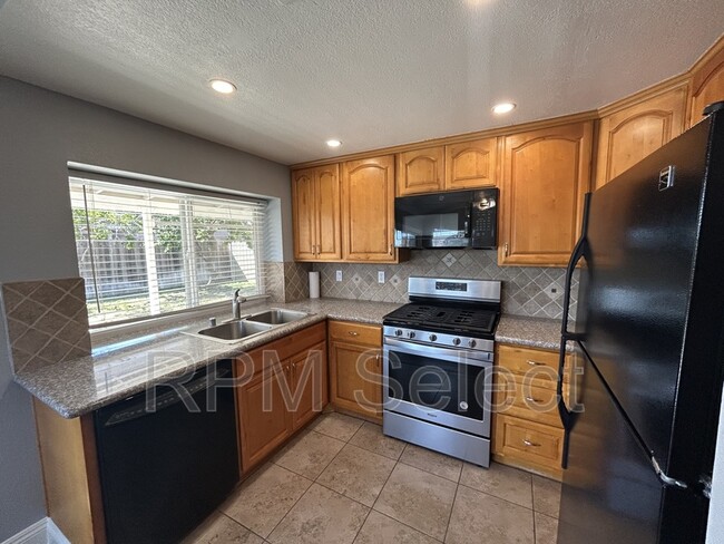 Building Photo - 5349 Vichy Cir