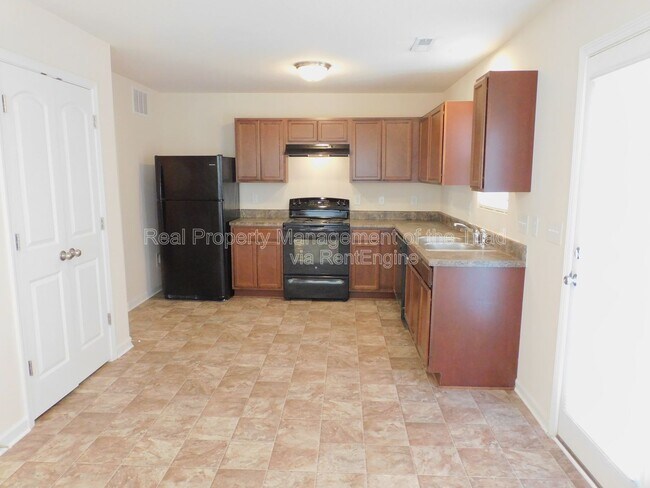 Building Photo - 415 Hidden Brook Ln