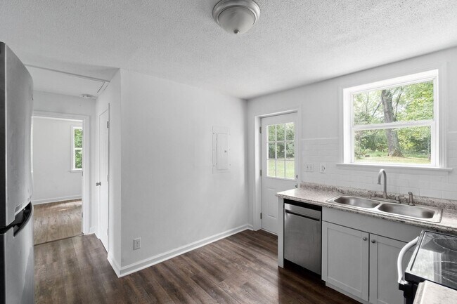 Building Photo - 706 Britton Springs Rd