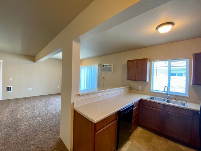 Building Photo - 5115 E Buckeye Ave