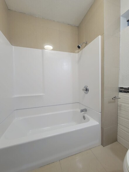 Building Photo - 1315 W 101st St