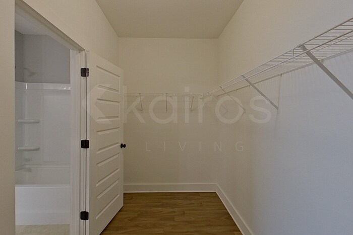 Building Photo - 8008 Shadesbrook Dr