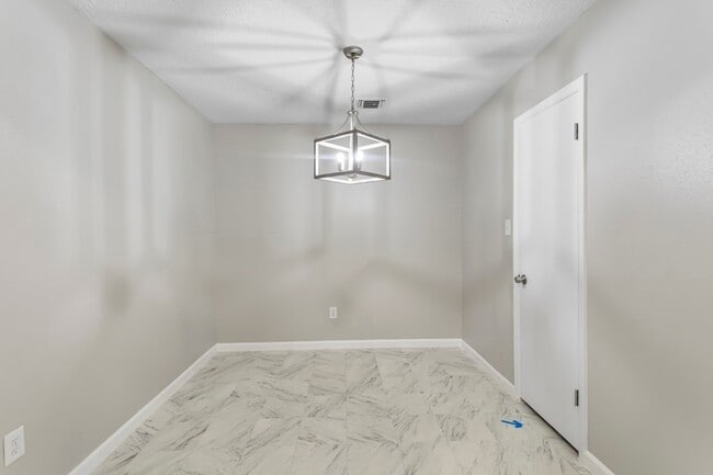 Building Photo - 6602 Indian Lake Dr
