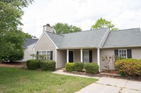 Building Photo - Charming 3 bedroom 2 bath ranch style home...