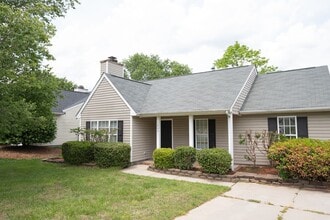 Building Photo - Charming 3 bedroom 2 bath ranch style home in Greensboro with covered front porch!