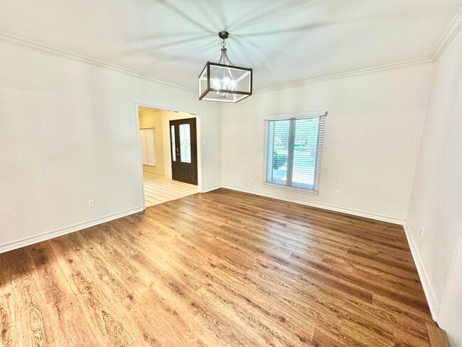 Building Photo - 9306 Utica Dr