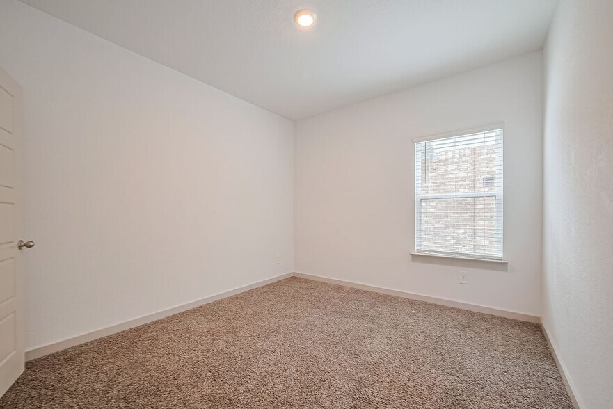 Building Photo - 1010 Curly Angora Ct