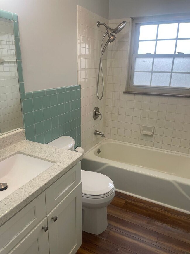 Building Photo - Knoxville 37918 - 3 bedroom, 1.5 bath home in Halls - Contact Lisa Vineyard and Shannon Russell (...