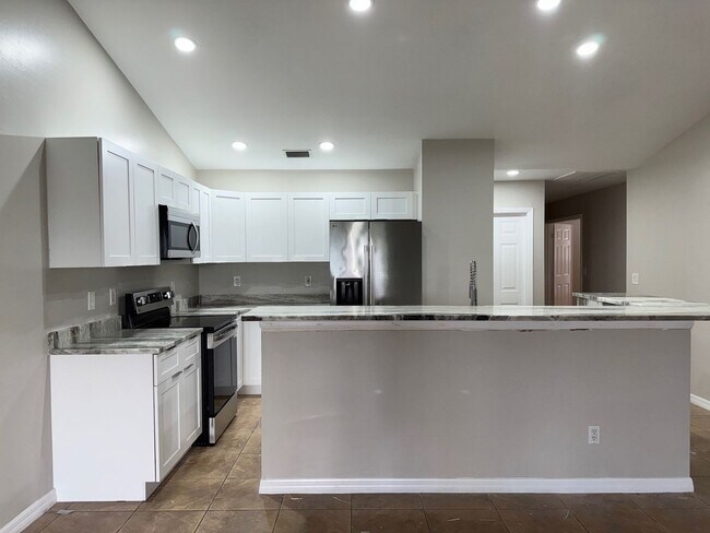 Building Photo - Experience this Cape Coral 3 bedroom 2 bath corner duplex with 1 car garage and screened in lanai.