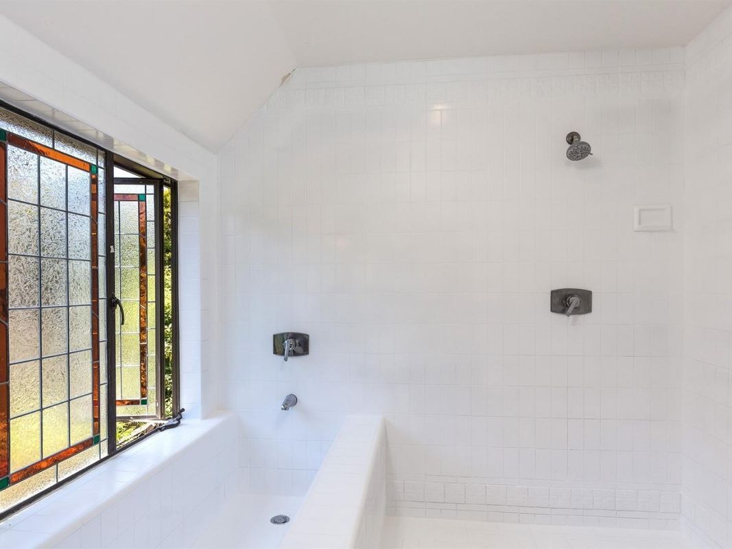 Building Photo - 1084 Fife Ave