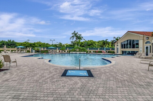 Building Photo - 5256 Glenville Dr