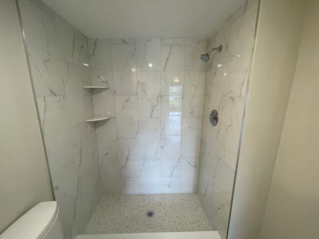 Building Photo - ANNUAL RENTAL - 2/2 CONDO IN ABBEY AT BERKSHIRE VILLAGE