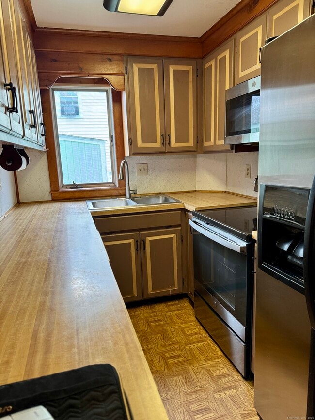 Building Photo - 30 N Chestnut St