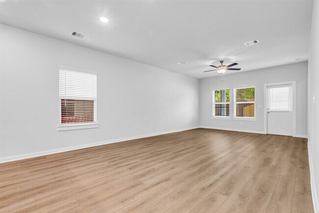 Building Photo - 8550 Blueberry Ash St