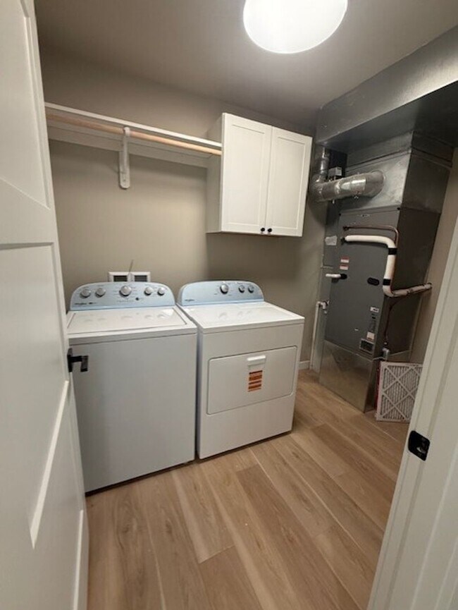 Building Photo - New home ready for you!  Spacious, bright, all appl. detached garage!