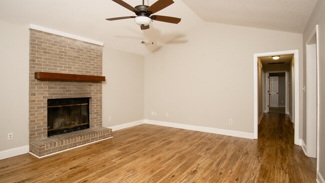 Building Photo - 155 Lewis Ln