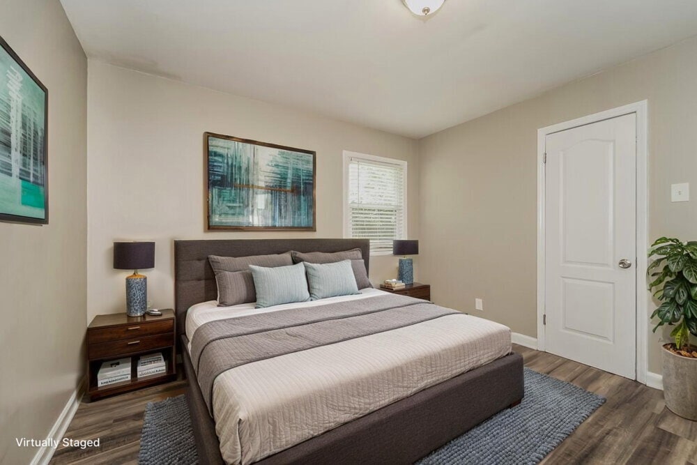 Building Photo - 4700 Hidden Valley Rd