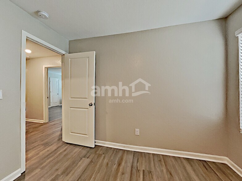 Building Photo - 3395 Ridge HillPkwy