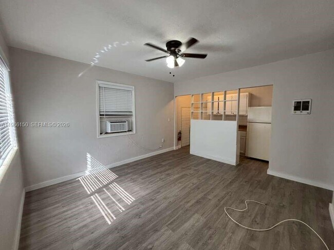 Building Photo - 301 Sharar Ave