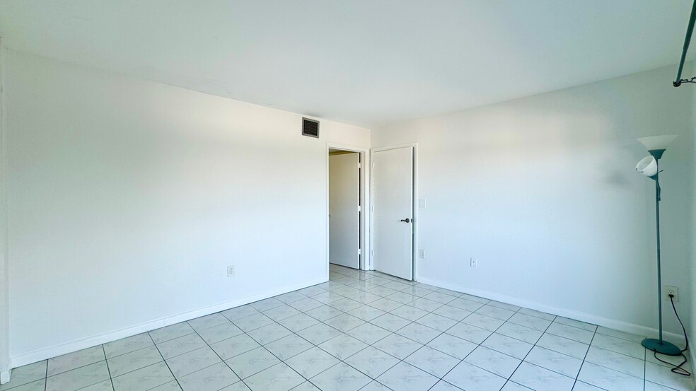 Master Bedroom - 130 S Shore Dr