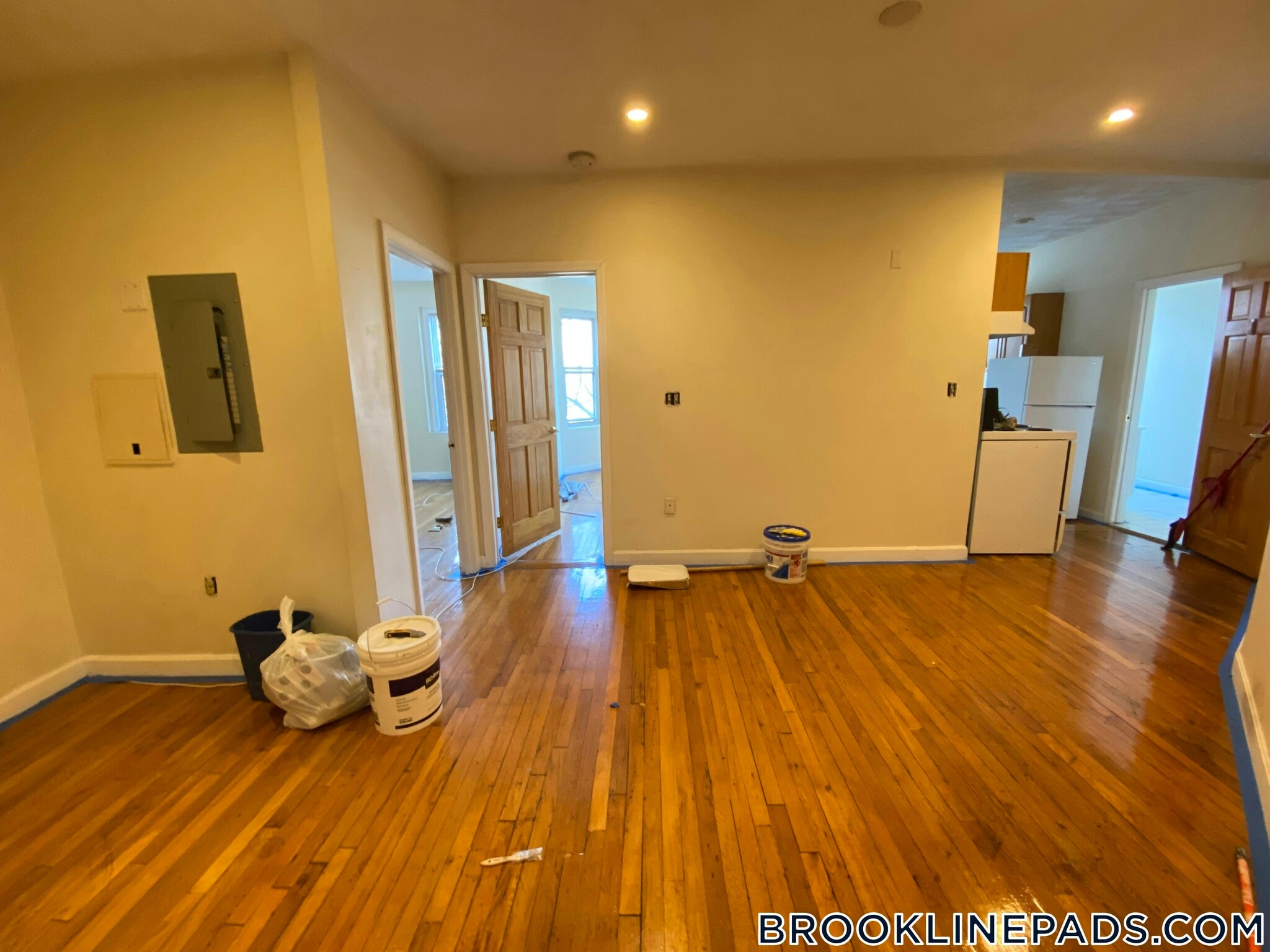 Building Photo - 352 Riverway