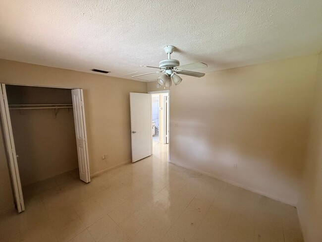 Building Photo - 5743 Elm St