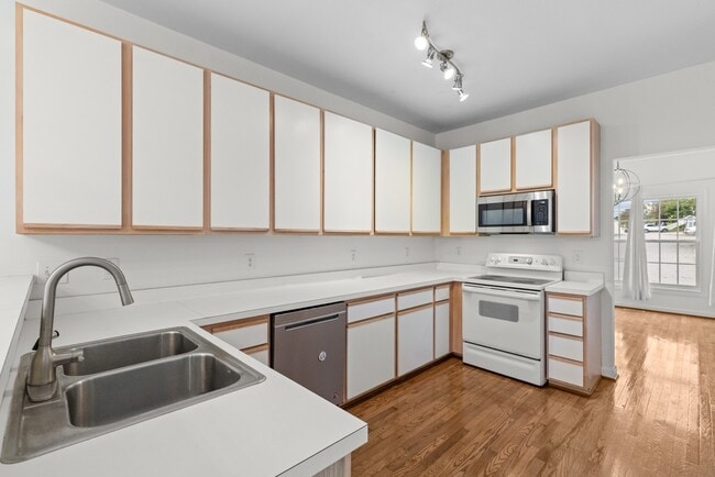 Building Photo - 2723 Sterling Park Dr