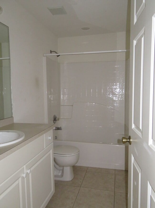 Building Photo - Vero Beach 2 bedroom