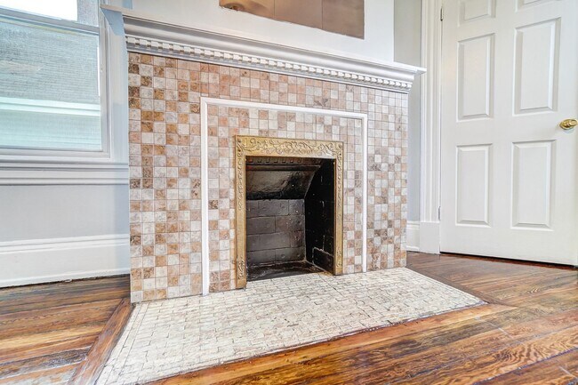 Building Photo - Three Bedroom in Cincinnati!