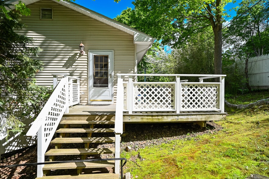 Entrance - 3 Linden Pl