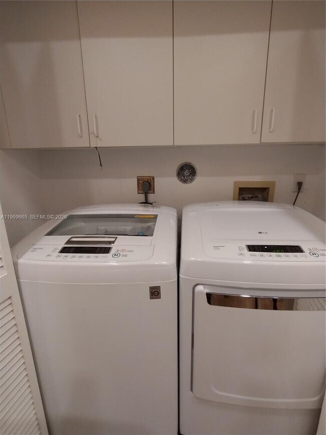 Building Photo - 18243 Blue Lake Way