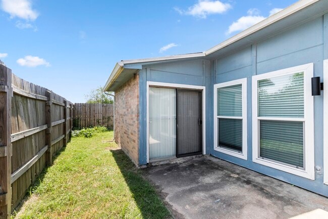 Building Photo - 17415 Ranch Country Rd