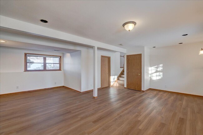 Building Photo - 2806 Wentworth Dr