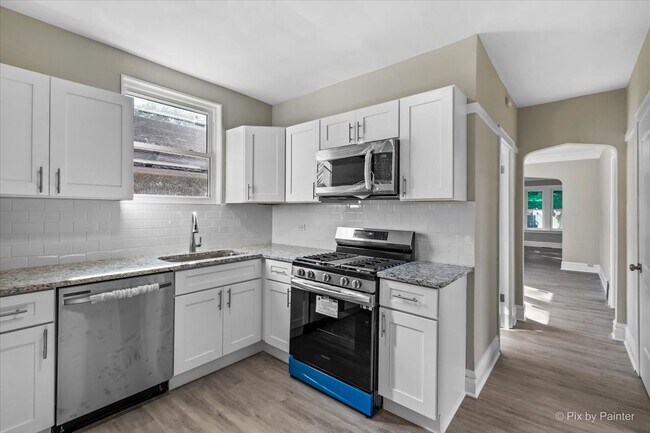 Building Photo - 7815 S Langley Ave