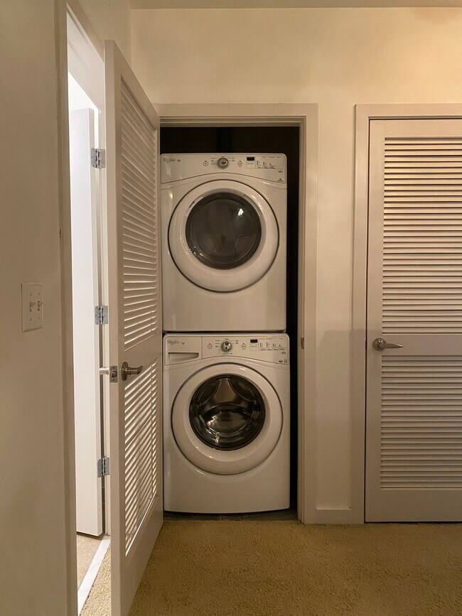 Building Photo - 301 Demonbreun St