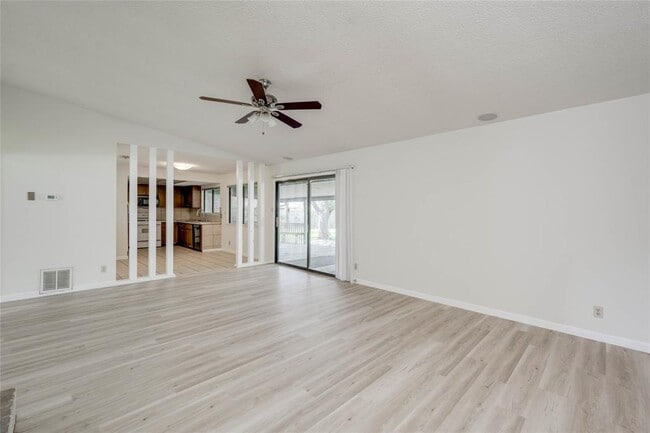 Building Photo - 1402 Meadgreen Cir