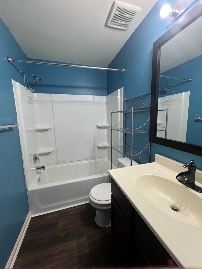 Building Photo - 5502 Rainbow Rd.