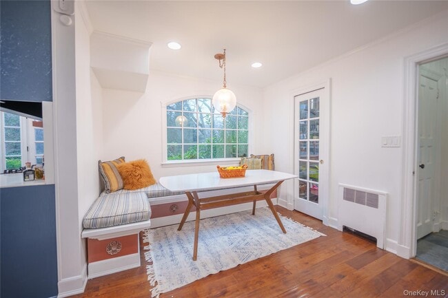 Building Photo - 10 Hidden Pond