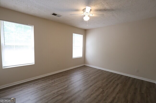 Building Photo - 3044 Lake Park Trail